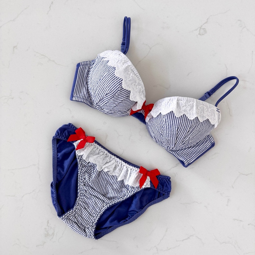 Girl by PEACH JOHN Bra & Panty Set, 34D